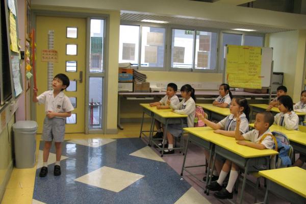 領讀生於轉堂期間，帶領班中同學誦讀老師已教授的內容，以鞏固所學。